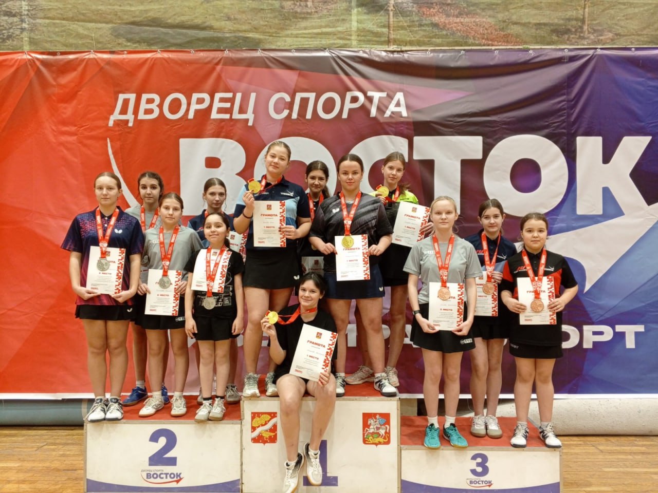 Золото, серебро и бронза: серпуховские теннисисты триумфально завершили сезон на первенстве области