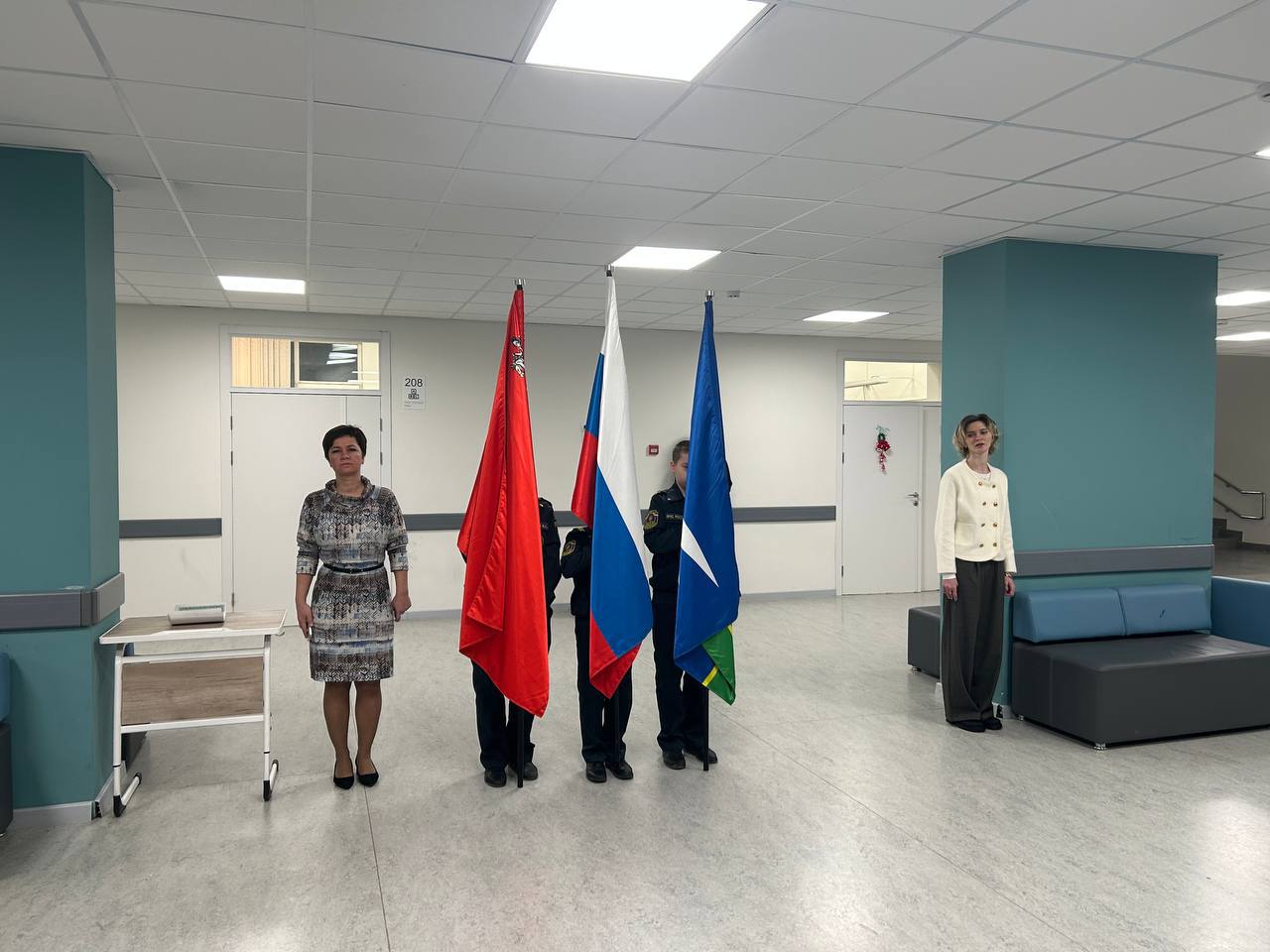 Понедельник 15 декабря встречает нас еженедельной торжественной линейкой с поднятием флага и гимном Понедельник 15 декабря встречает нас еженедельной торжественной линейкой с поднятием флага и гимном