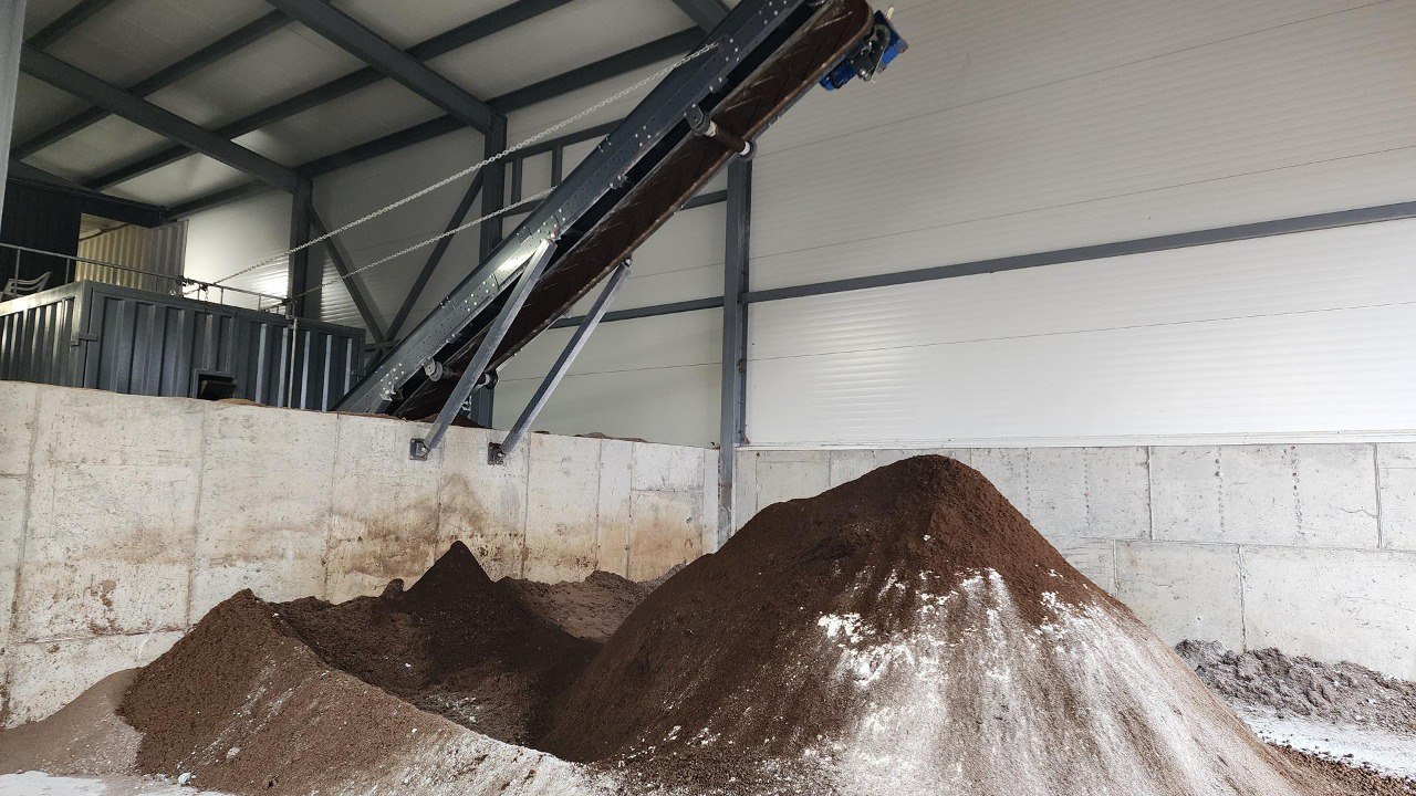 На племзаводе «Повадино» внедрили экологичную технологию переработки отходов На племзаводе «Повадино» внедрили экологичную технологию переработки отходов