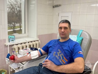 Сотрудники специального управления 101 ФПС МЧС России приняли участие в донорской акции