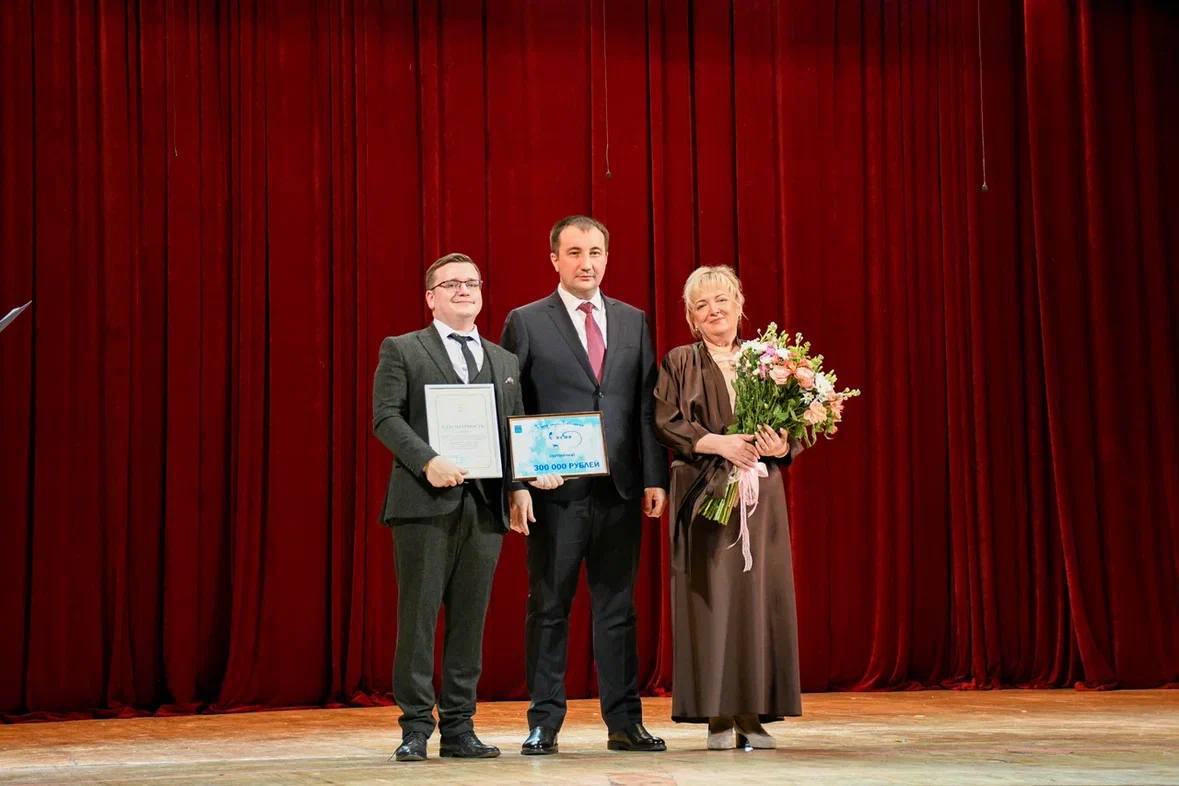 Жуковская школа №12 отпраздновала сорокалетний юбилей Жуковская школа №12 отпраздновала сорокалетний юбилей