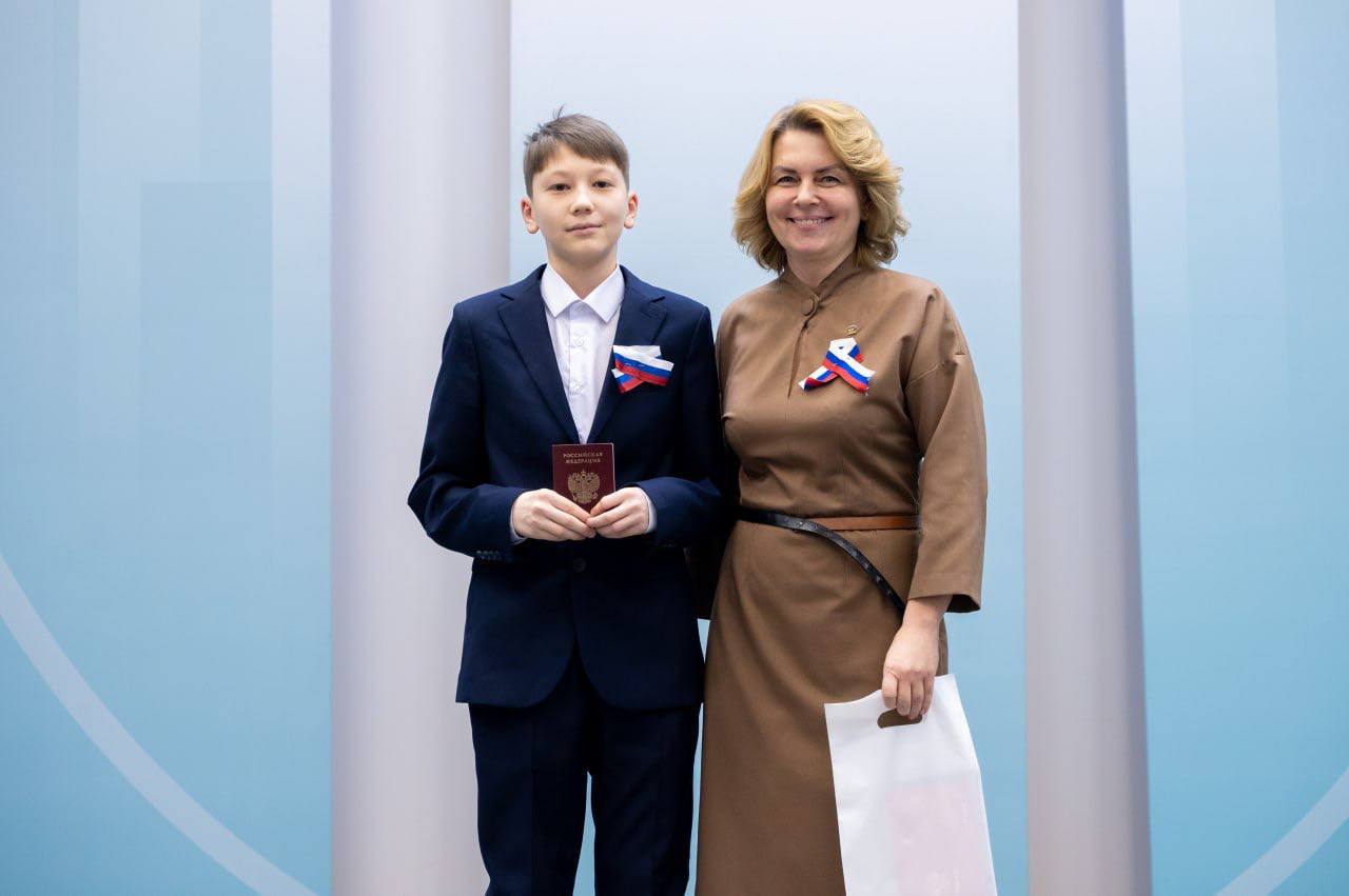 35 юных домодедовцев получили свои первые паспорта граждан Российской Федерации 35 юных домодедовцев получили свои первые паспорта граждан Российской Федерации
