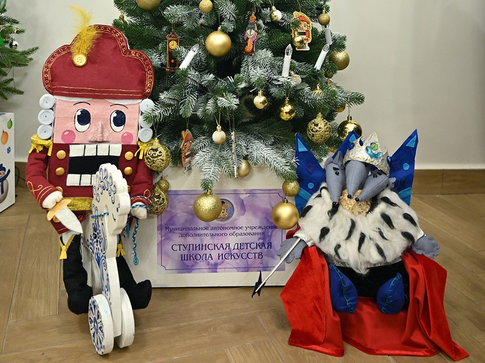 В Ступино выберут самую культурную елку: библиотеки, музеи, дворцы и парки соревнуются в дизайне В Ступино выберут самую культурную елку: библиотеки, музеи, дворцы и парки соревнуются в дизайне