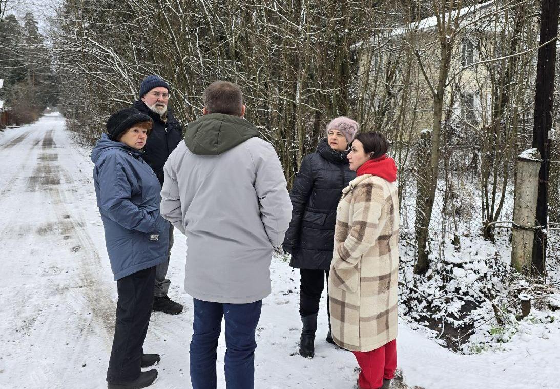 Загрязнённую после излива сточных вод территорию в Пушкино обработали гипохлоритом