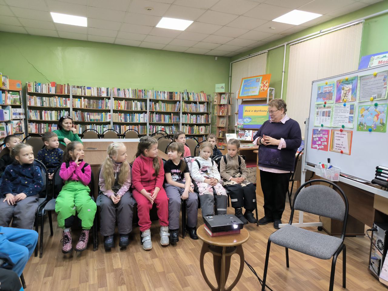 В Городской библиотеке № 1 прошла познавательная викторина «Главный документ страны», приуроченная ко Дню Конституции Российской Федерации В Городской библиотеке № 1 прошла познавательная викторина «Главный документ страны», приуроченная ко Дню Конституции Российской Федерации