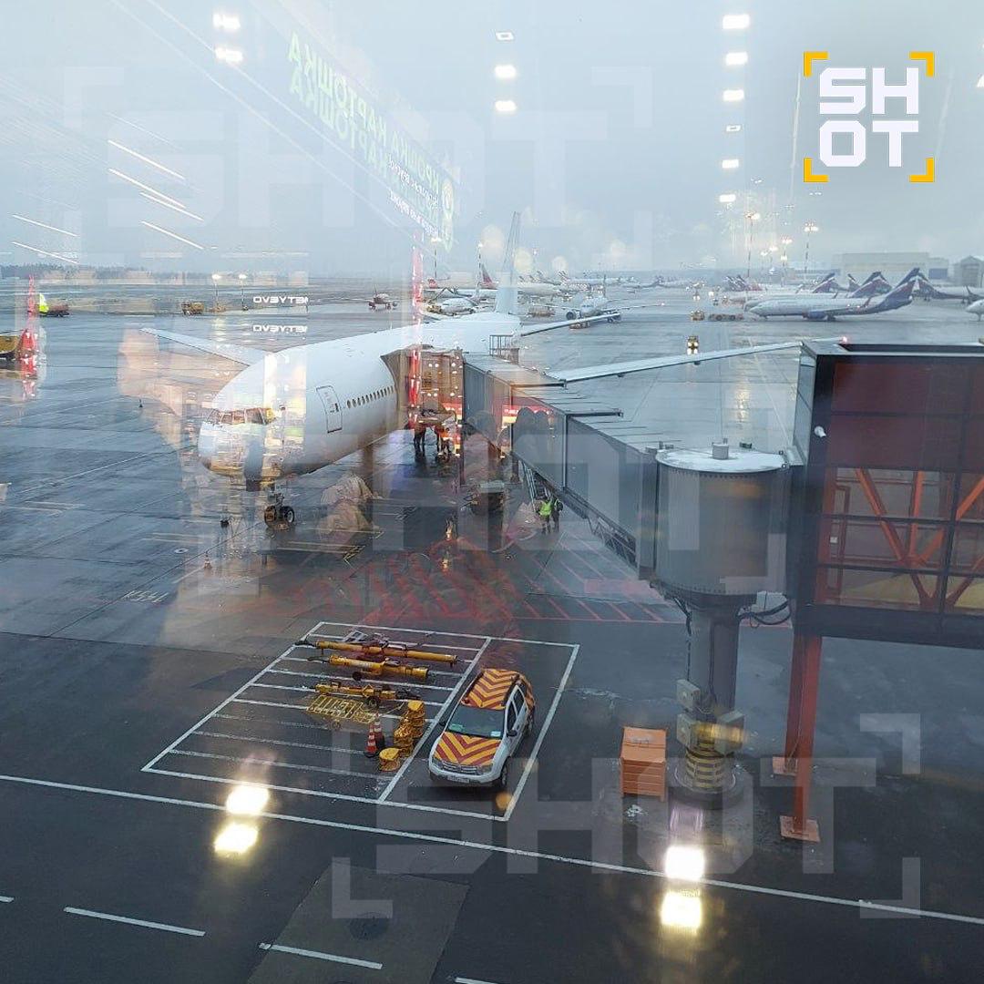 У боинга в Шереметьево загорелся двигатель во время взлета У боинга в Шереметьево загорелся двигатель во время взлета