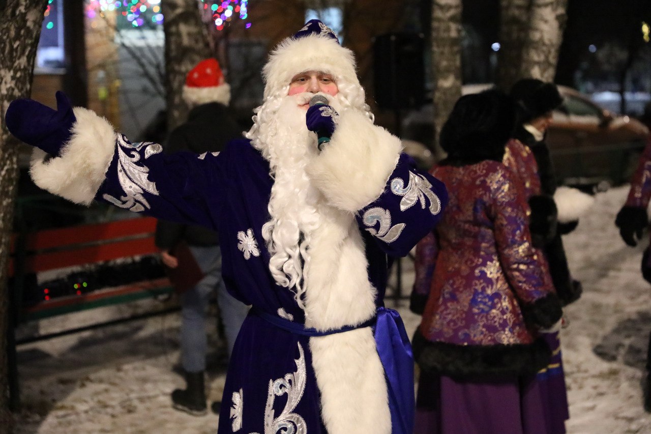 Поехали: в Долгопрудном стартовали новогодние праздники во дворах Поехали: в Долгопрудном стартовали новогодние праздники во дворах