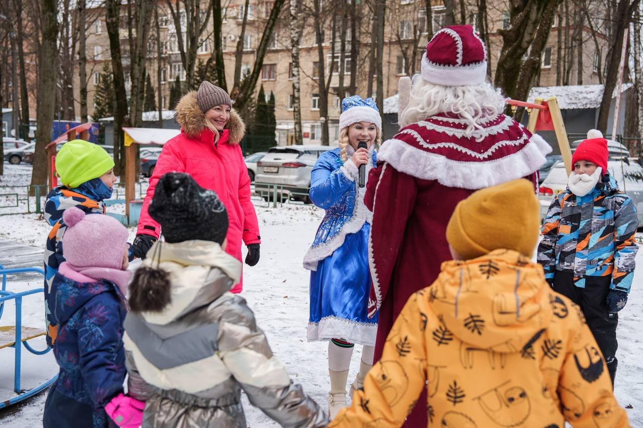 В Химках проведут более 40 новогодних представлений «Ёлка во дворе» В Химках проведут более 40 новогодних представлений «Ёлка во дворе»