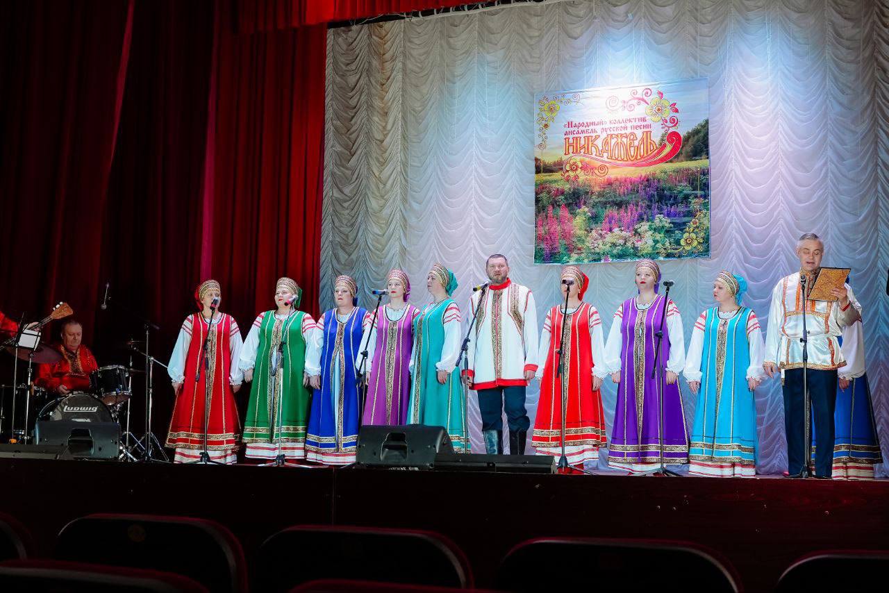 13 декабря в доме культуры «Родник» ярко и красочно отметил свой 25-летний юбилей Народный коллектив ансамбль русской песни «Никажель» под руководством Светланы Ипатовой 13 декабря в доме культуры «Родник» ярко и красочно отметил свой 25-летний юбилей Народный коллектив ансамбль русской песни «Никажель» под руководством Светланы Ипатовой