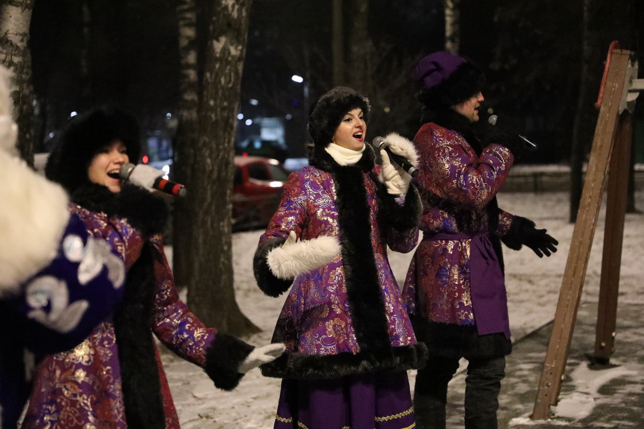 Поехали: в Долгопрудном стартовали новогодние праздники во дворах Поехали: в Долгопрудном стартовали новогодние праздники во дворах