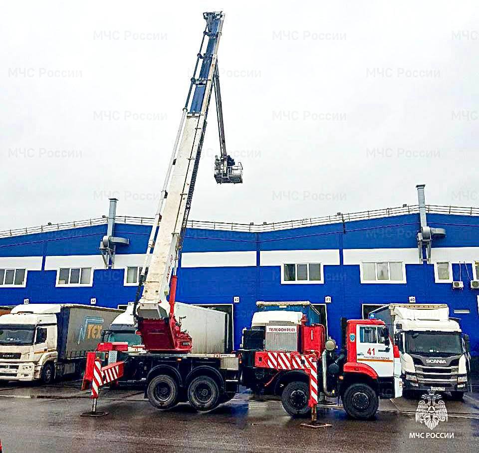 Пожарно-спасательные подразделения Павловского Посада провели учения на производственном объекте Пожарно-спасательные подразделения Павловского Посада провели учения на производственном объекте