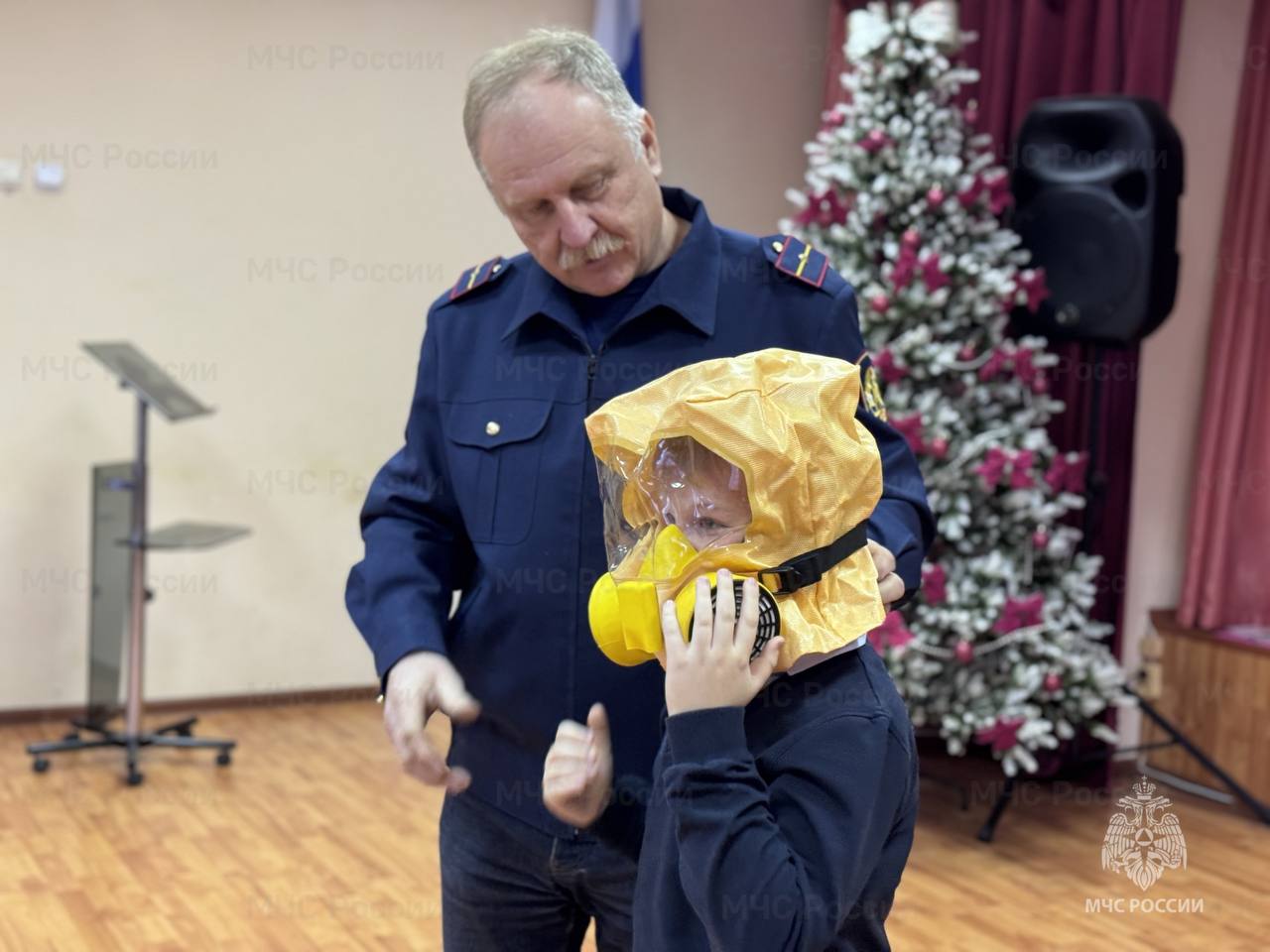 Юным жителям Егорьевска рассказали о правилах безопасности в новогодние праздники Юным жителям Егорьевска рассказали о правилах безопасности в новогодние праздники