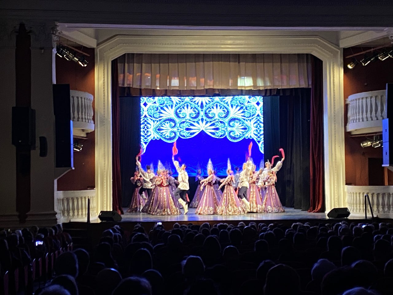 В Доме культуры им. Карла Маркса прошёл концерт театра танца «Гжель», посвященный 80-летию атомной промышленности В Доме культуры им. Карла Маркса прошёл концерт театра танца «Гжель», посвященный 80-летию атомной промышленности