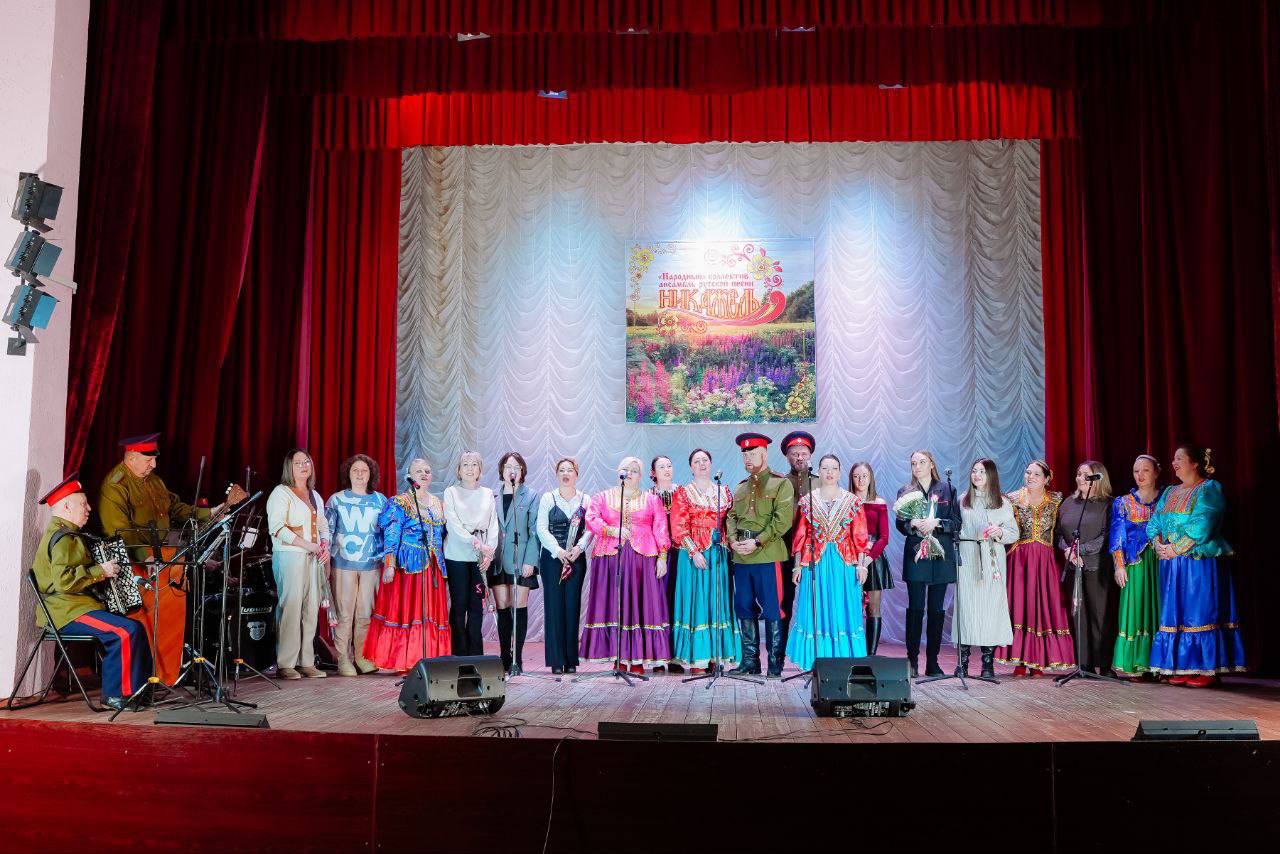 13 декабря в доме культуры «Родник» ярко и красочно отметил свой 25-летний юбилей Народный коллектив ансамбль русской песни «Никажель» под руководством Светланы Ипатовой 13 декабря в доме культуры «Родник» ярко и красочно отметил свой 25-летний юбилей Народный коллектив ансамбль русской песни «Никажель» под руководством Светланы Ипатовой