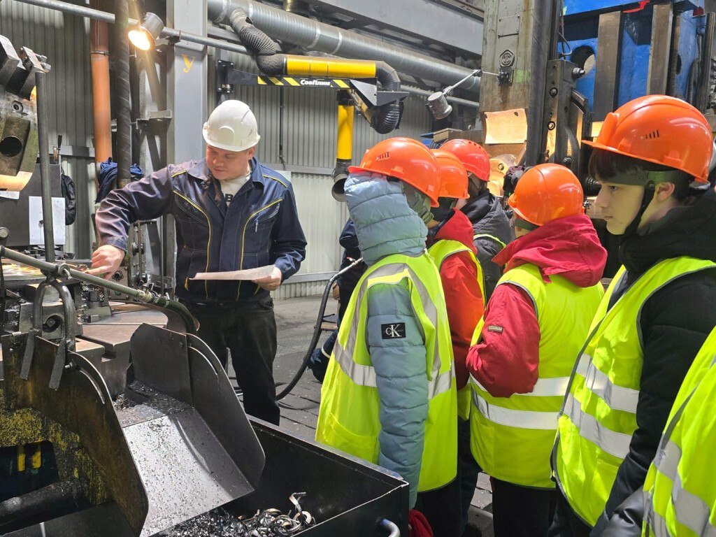 От теории к практике: школьники из Ступино познакомились с современными профессиями в металлургии От теории к практике: школьники из Ступино познакомились с современными профессиями в металлургии