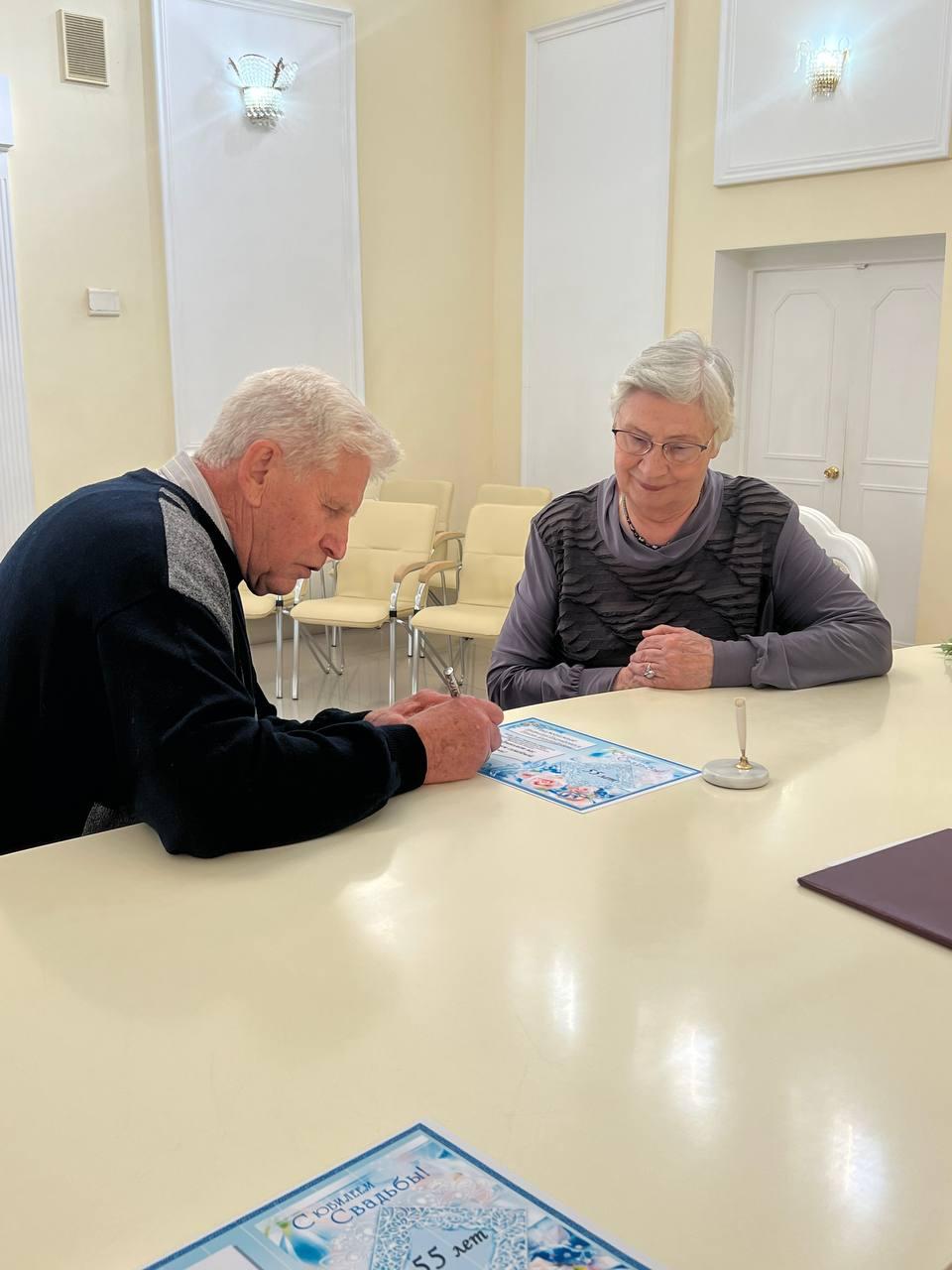 От детского сада до золотой свадьбы: супруги Губенковы отметили в Долгопрудном юбилей семейной жизни От детского сада до золотой свадьбы: супруги Губенковы отметили в Долгопрудном юбилей семейной жизни