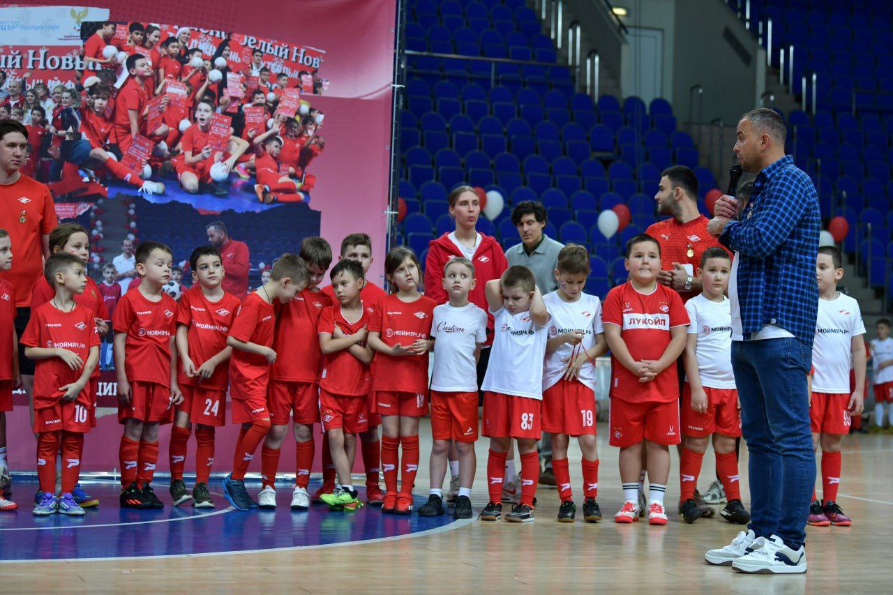 Более пятисот спортсменов приняли участие в футбольном фестивале «Красно-белый Новый год» в Люберцах Более пятисот спортсменов приняли участие в футбольном фестивале «Красно-белый Новый год» в Люберцах