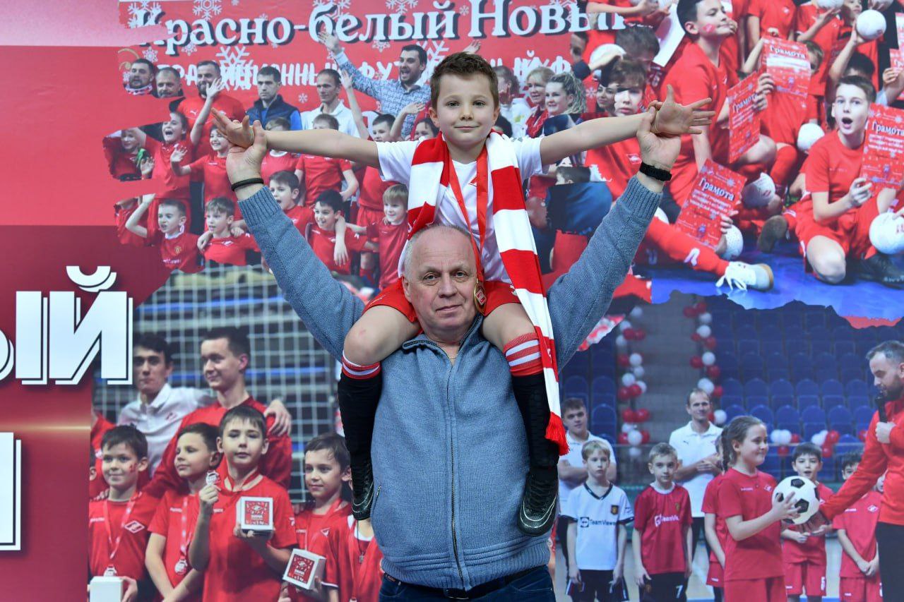 Более пятисот спортсменов приняли участие в футбольном фестивале «Красно-белый Новый год» в Люберцах Более пятисот спортсменов приняли участие в футбольном фестивале «Красно-белый Новый год» в Люберцах