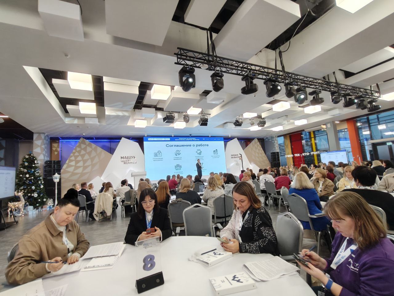 Родительский вектор образования: В Пятигорске выработали новые подходы к взаимодействию семьи и школы Родительский вектор образования: В Пятигорске выработали новые подходы к взаимодействию семьи и школы