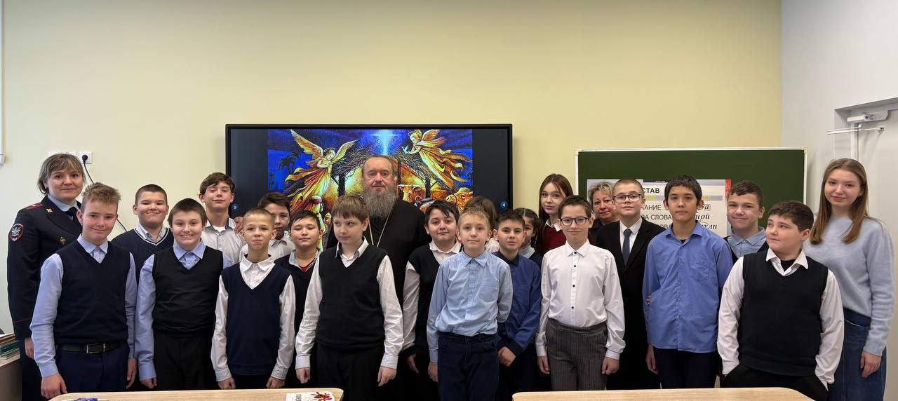 Урок добра и безопасности: стражи порядка аэропорта Домодедово и общественники поздравили детей с наступающими праздниками В рамках Всероссийской акции «Полицейский Дед Мороз» представители линейного управления МВД в... Урок добра и безопасности: стражи порядка аэропорта Домодедово и общественники поздравили детей с наступающими праздниками В рамках Всероссийской акции «Полицейский Дед Мороз» представители линейного управления МВД в...