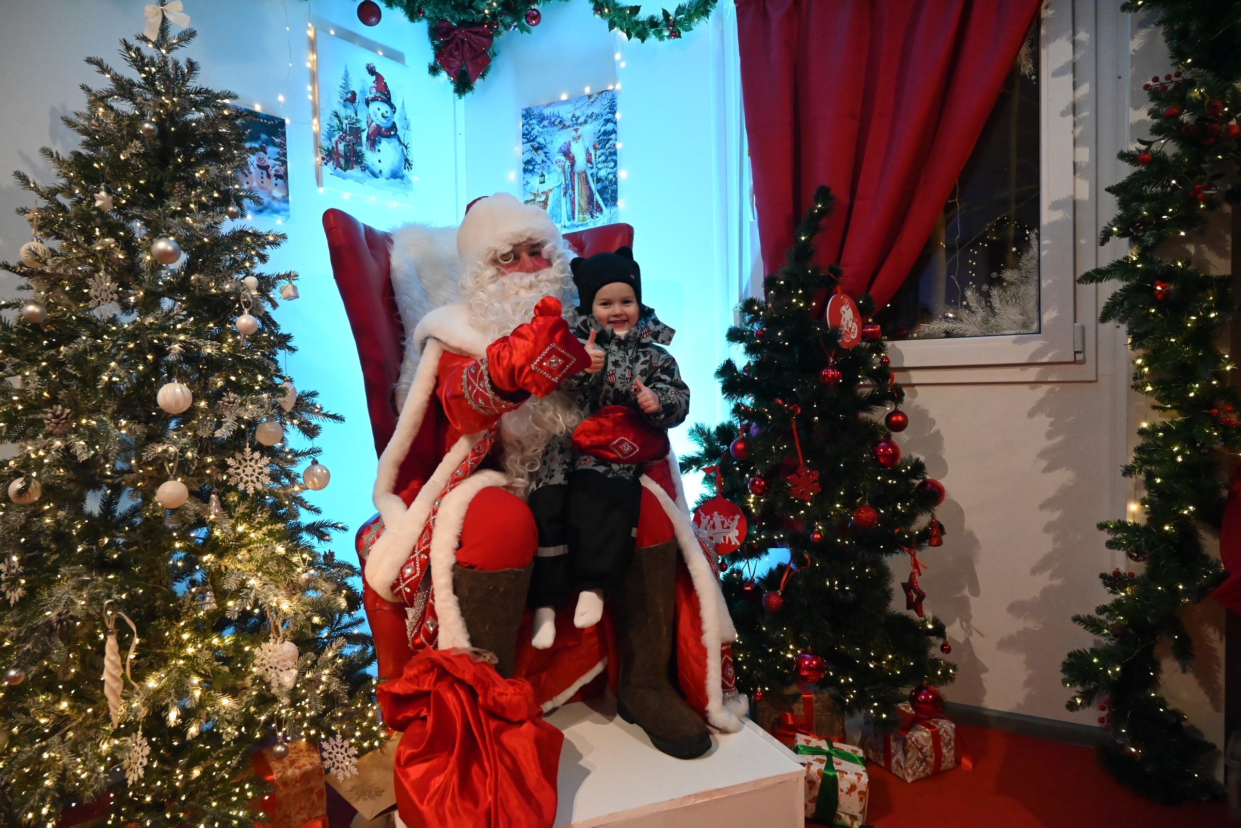 В резиденции Деда Мороза в лесопарке «Высота» города Видное продолжаются праздничные встречи в рамках губернаторского проекта «Зима в Подмосковье» В резиденции Деда Мороза в лесопарке «Высота» города Видное продолжаются праздничные встречи в рамках губернаторского проекта «Зима в Подмосковье»