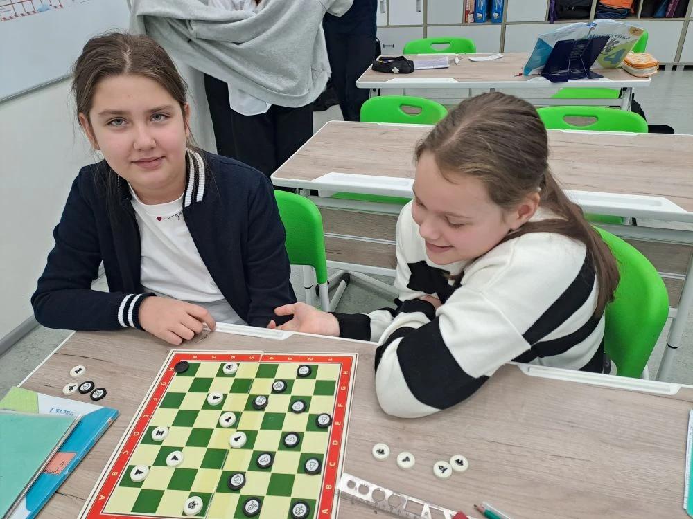 Шахматно-шашечный турнир в 4-м классе! Шахматно-шашечный турнир в 4-м классе!