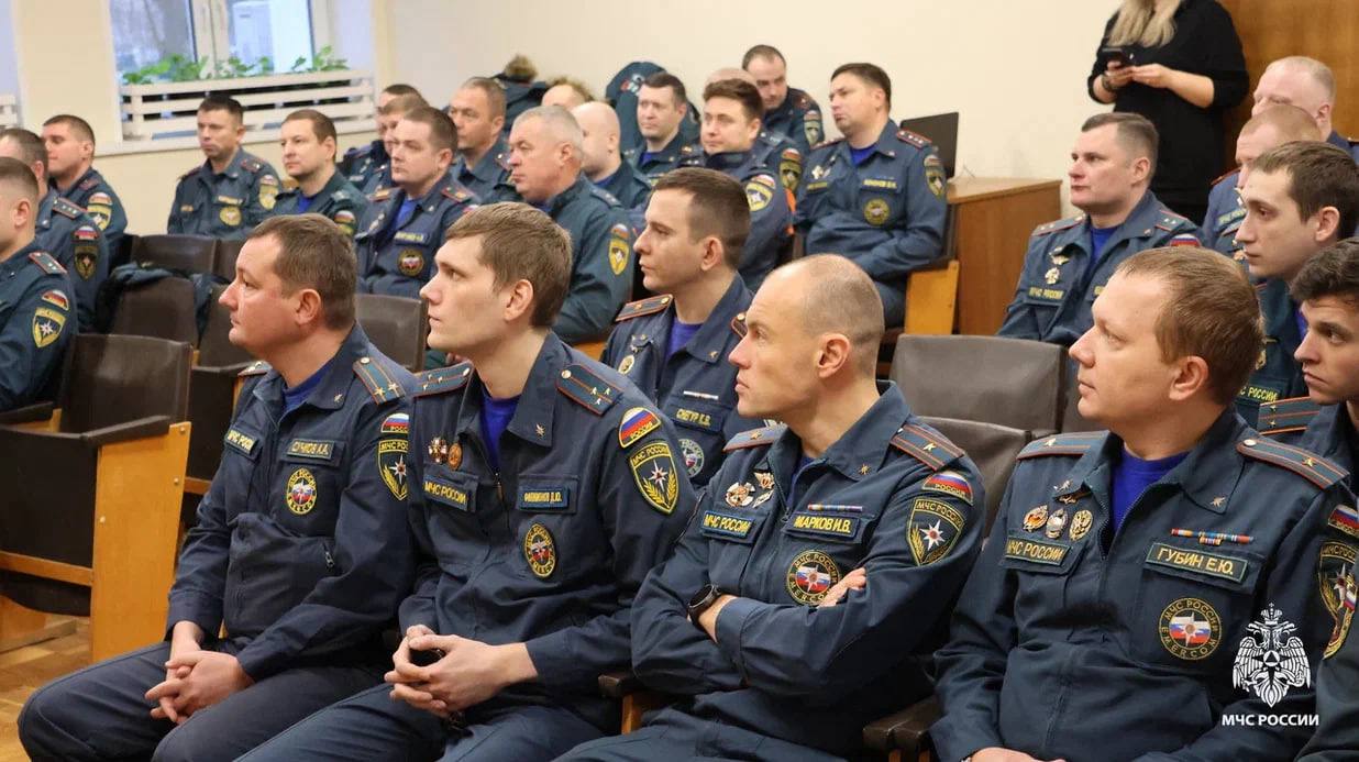 В специальном отделе 6 состоялось занятие по безопасности дорожного движения для водителей МЧС России В специальном отделе 6 состоялось занятие по безопасности дорожного движения для водителей МЧС России