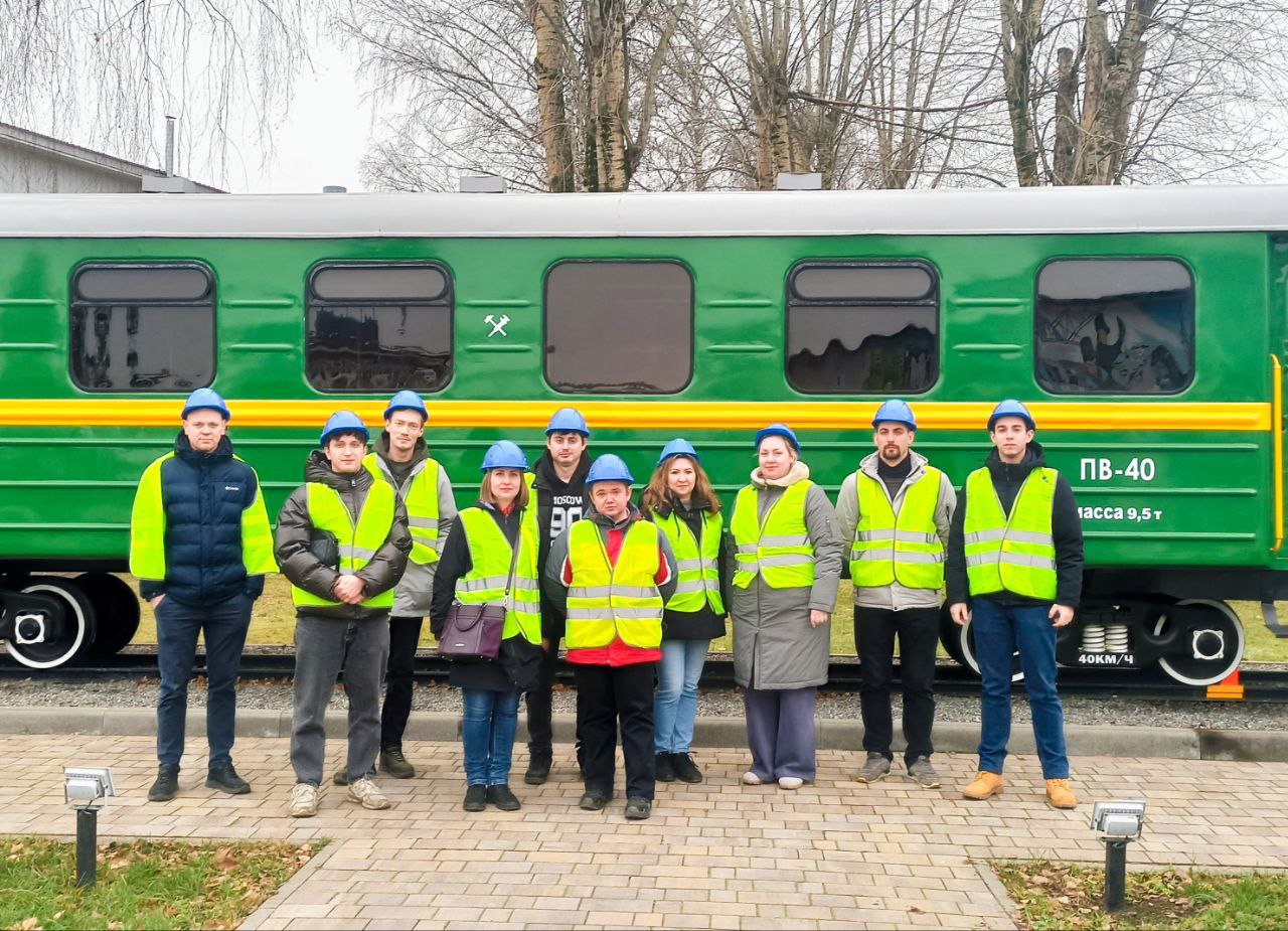 Обмен опытом. ДМЗ посетили сотрудники Коломенского завода Обмен опытом. ДМЗ посетили сотрудники Коломенского завода