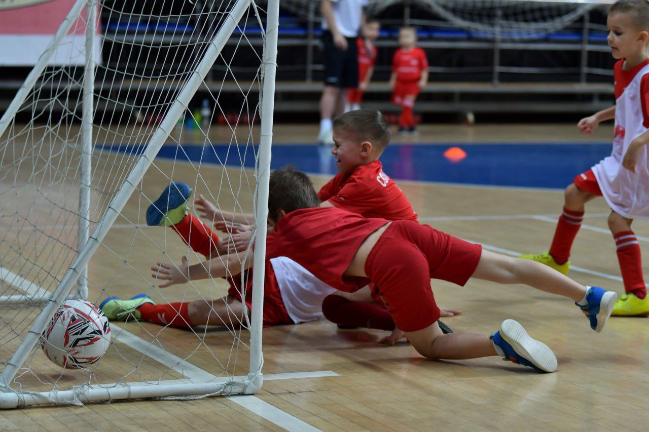 Более пятисот спортсменов приняли участие в футбольном фестивале «Красно-белый Новый год» в Люберцах Более пятисот спортсменов приняли участие в футбольном фестивале «Красно-белый Новый год» в Люберцах