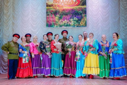 13 декабря в доме культуры «Родник» ярко и красочно отметил свой 25-летний юбилей Народный коллектив ансамбль русской песни «Никажель» под руководством Светланы Ипатовой