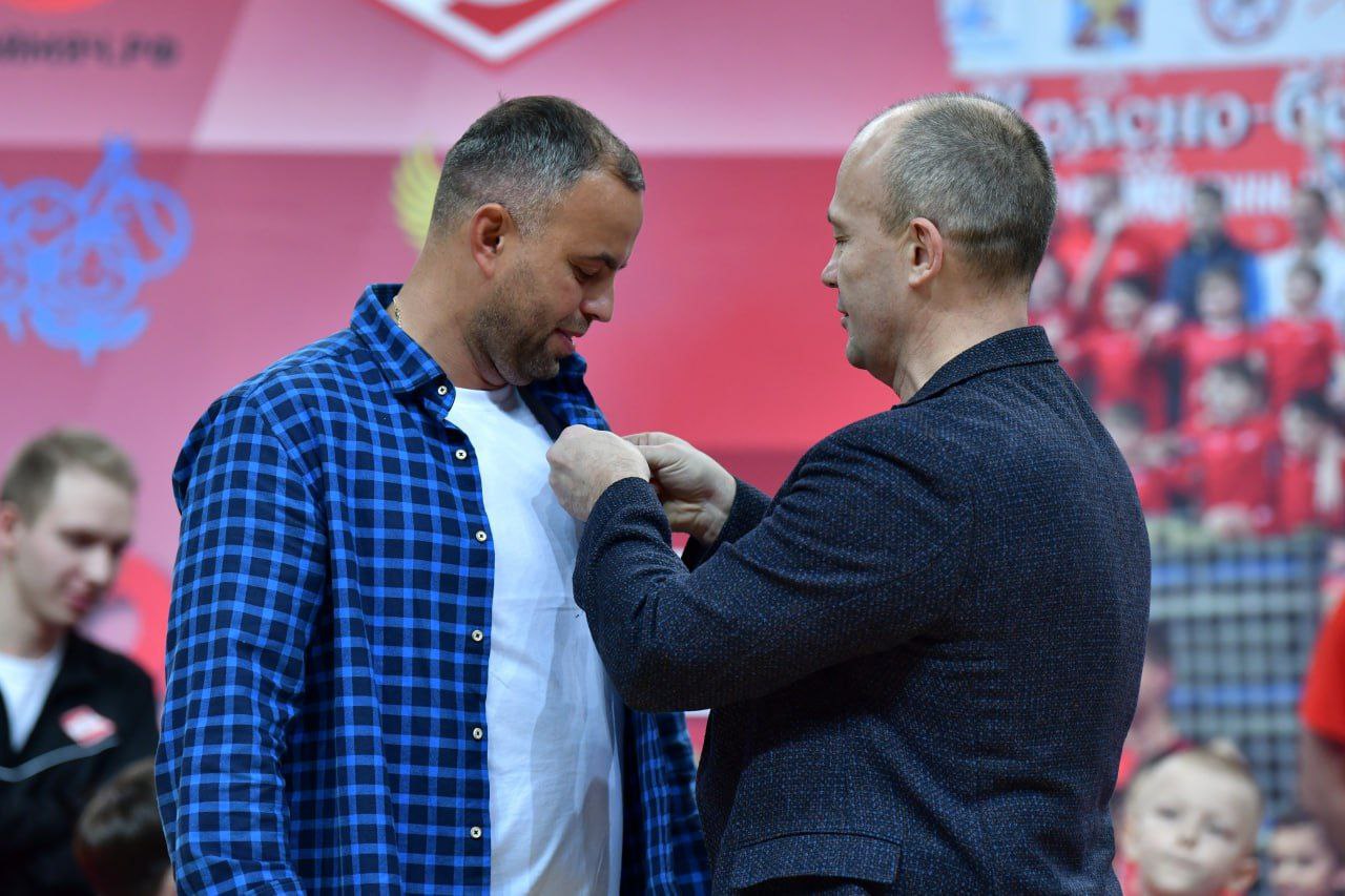 Более пятисот спортсменов приняли участие в футбольном фестивале «Красно-белый Новый год» в Люберцах Более пятисот спортсменов приняли участие в футбольном фестивале «Красно-белый Новый год» в Люберцах