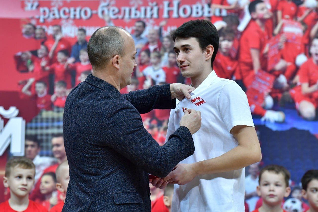 Более пятисот спортсменов приняли участие в футбольном фестивале «Красно-белый Новый год» в Люберцах Более пятисот спортсменов приняли участие в футбольном фестивале «Красно-белый Новый год» в Люберцах