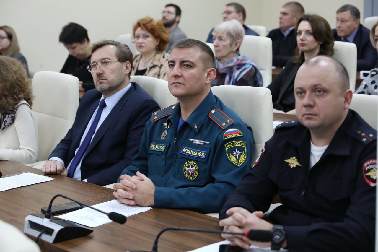 Заболеваемость гриппом и долги за ЖКУ: в Долгопрудном прошло оперативное совещание Заболеваемость гриппом и долги за ЖКУ: в Долгопрудном прошло оперативное совещание