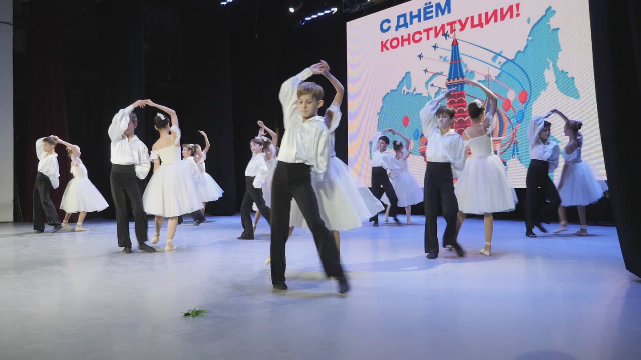 Глава Люберец поздравил с юбилеем основательницу первой в области хореографической школы