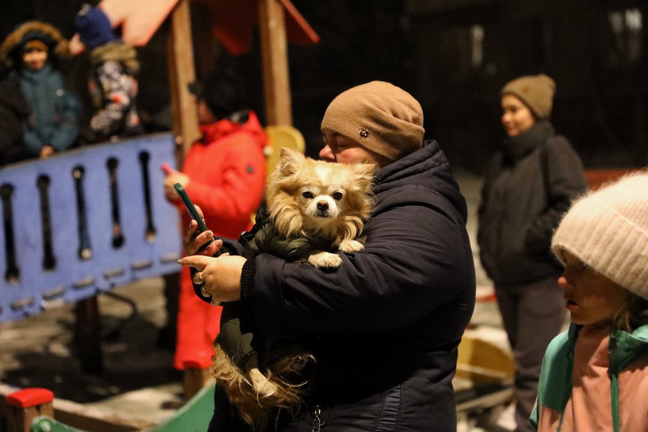 Поехали: в Долгопрудном стартовали новогодние праздники во дворах Поехали: в Долгопрудном стартовали новогодние праздники во дворах