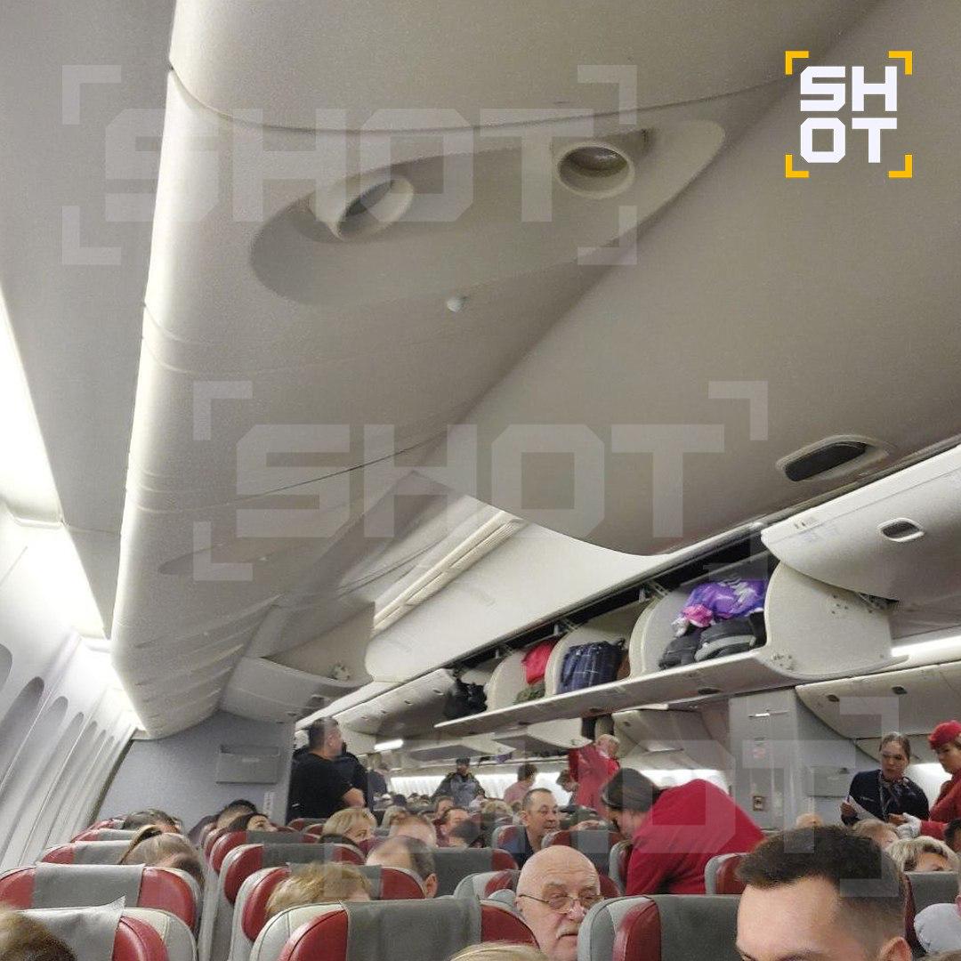 У боинга в Шереметьево загорелся двигатель во время взлета У боинга в Шереметьево загорелся двигатель во время взлета