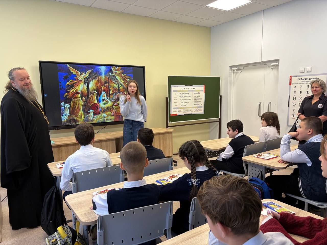 Урок добра и безопасности: стражи порядка аэропорта Домодедово и общественники поздравили детей с наступающими праздниками В рамках Всероссийской акции «Полицейский Дед Мороз» представители линейного управления МВД в...