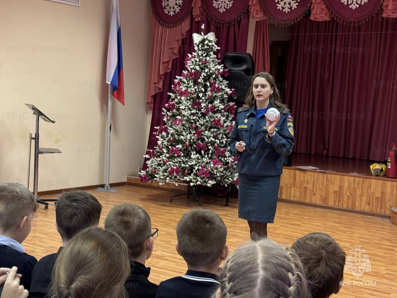 Юным жителям Егорьевска рассказали о правилах безопасности в новогодние праздники Юным жителям Егорьевска рассказали о правилах безопасности в новогодние праздники