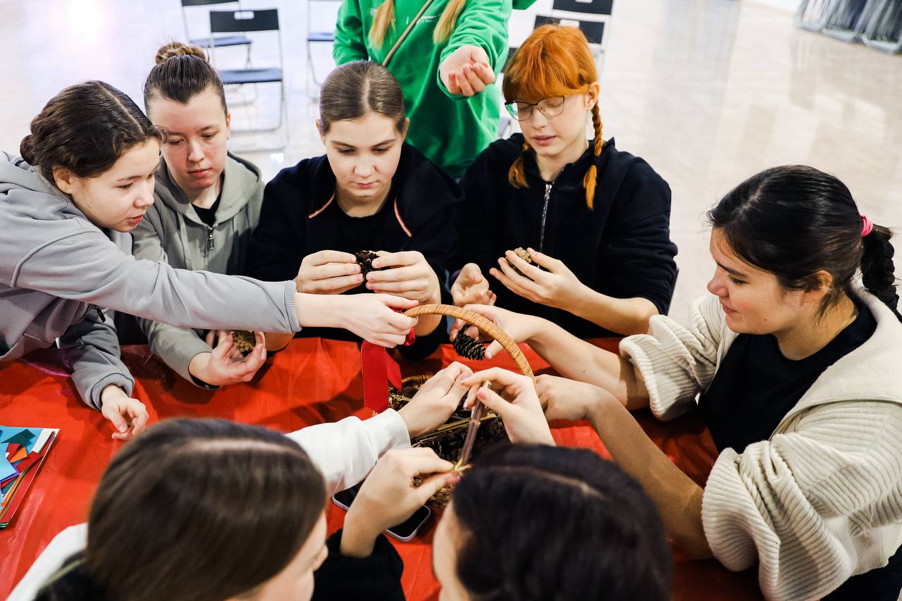 Школьники Химок сделали новогодние экоигрушки на ёлку Школьники Химок сделали новогодние экоигрушки на ёлку