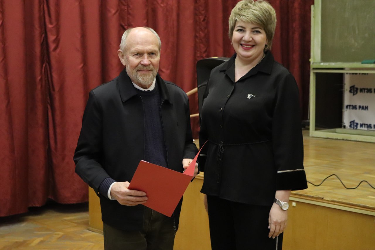 В Институте биофизики клетки РАН состоялось торжественное заседание Ученого совета, приуроченное к 35-летию с момента реорганизации научного учреждения, основанного постановлением Президиума Академии наук СССР 23 октября... В Институте биофизики клетки РАН состоялось торжественное заседание Ученого совета, приуроченное к 35-летию с момента реорганизации научного учреждения, основанного постановлением Президиума Академии наук СССР 23 октября...