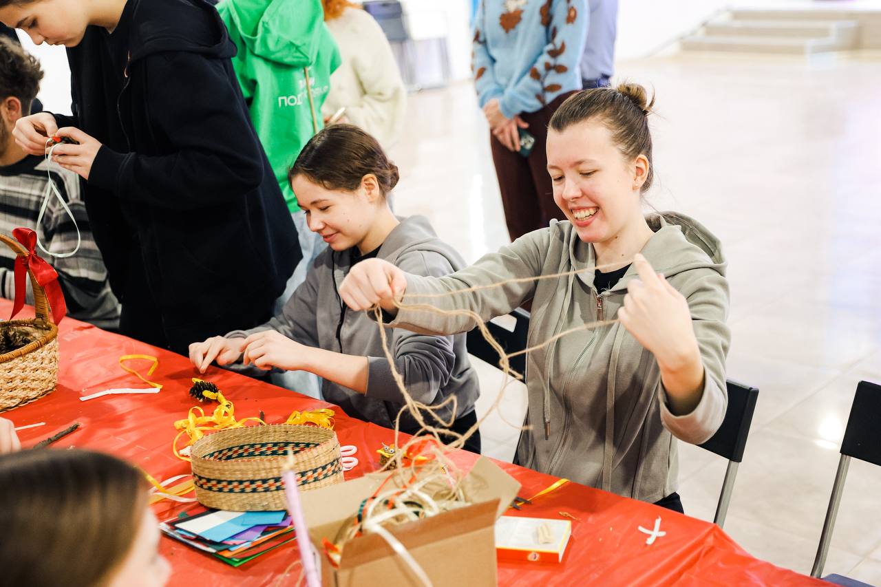 Школьники Химок сделали новогодние экоигрушки на ёлку Школьники Химок сделали новогодние экоигрушки на ёлку