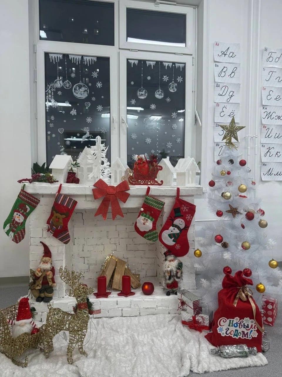 В образовательных учреждениях Ленинского городского округа стартовала предновогодняя кампания по праздничному оформлению помещений В образовательных учреждениях Ленинского городского округа стартовала предновогодняя кампания по праздничному оформлению помещений