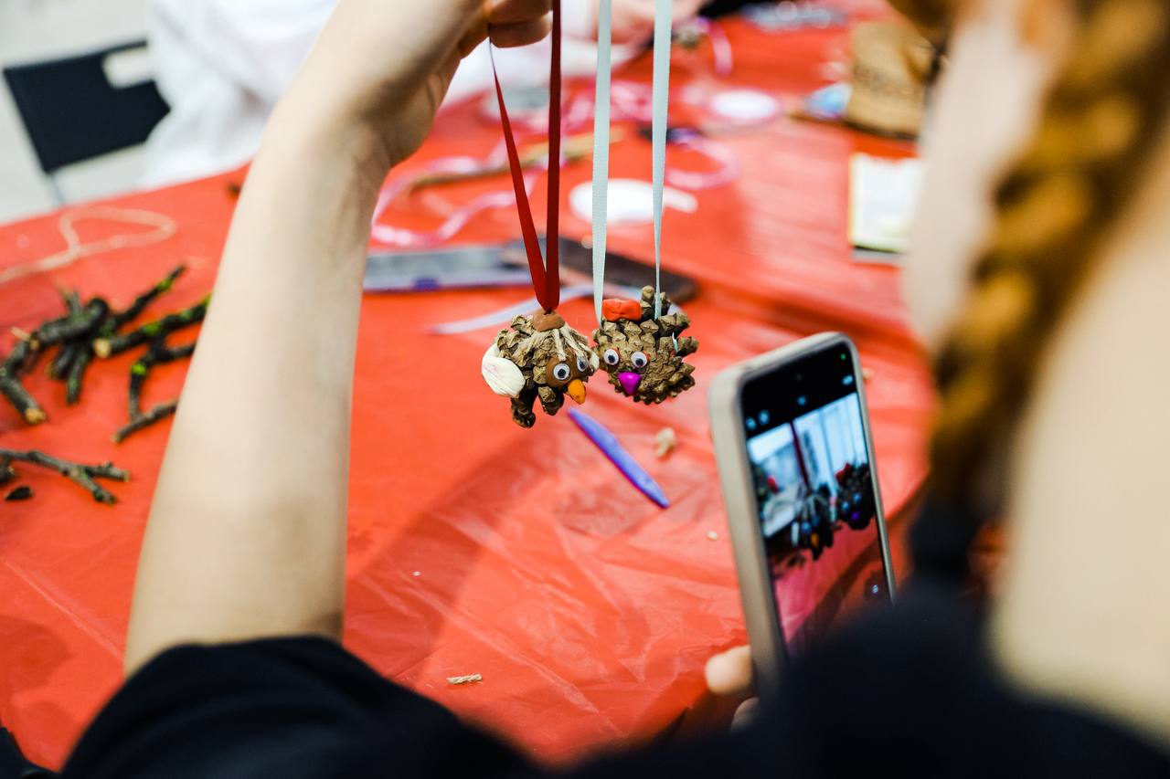 Школьники Химок сделали новогодние экоигрушки на ёлку Школьники Химок сделали новогодние экоигрушки на ёлку