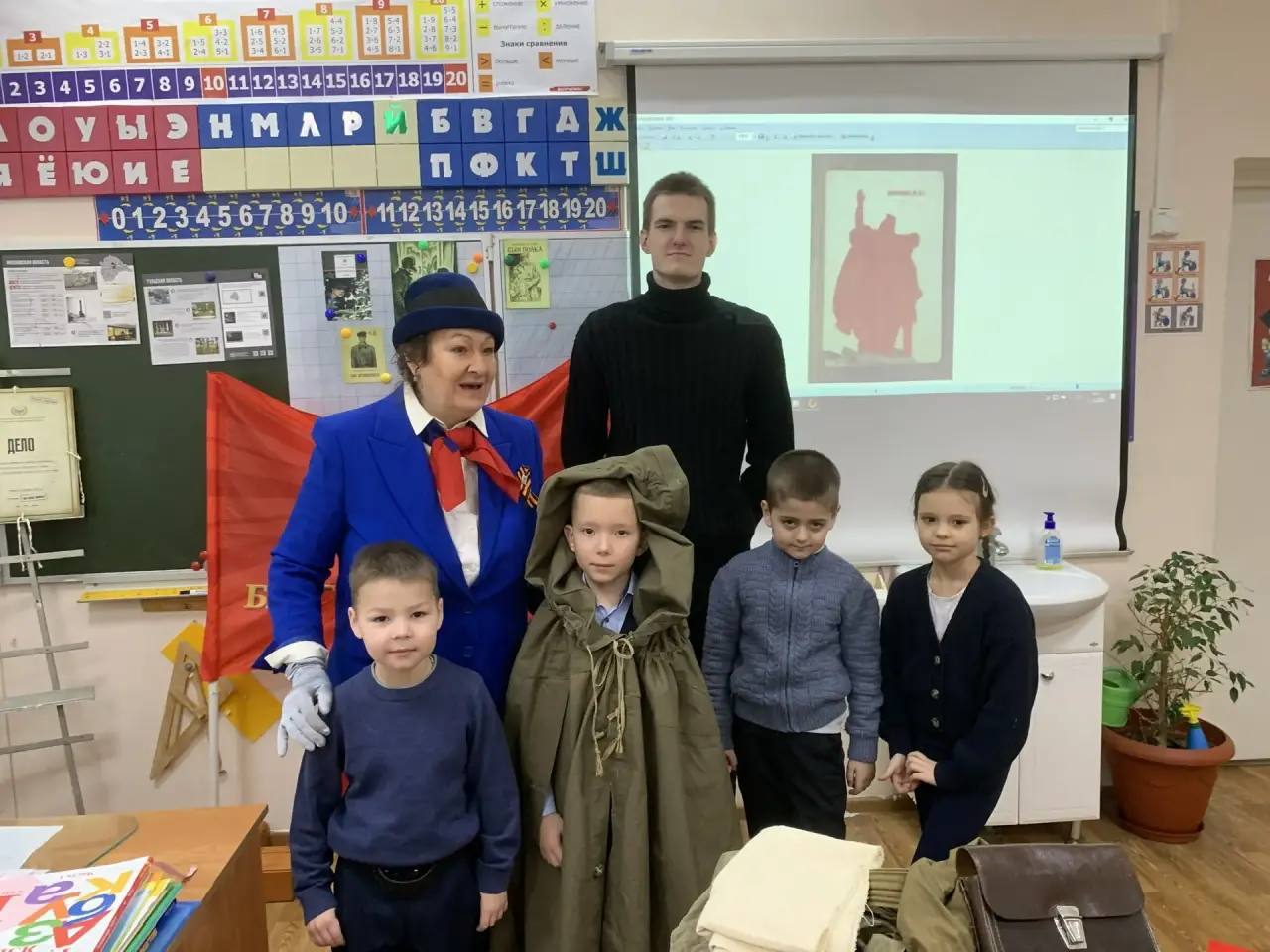 «И снова осень-зима 41-го...» — под этими словами оживают страницы книг «И снова осень-зима 41-го...» — под этими словами оживают страницы книг