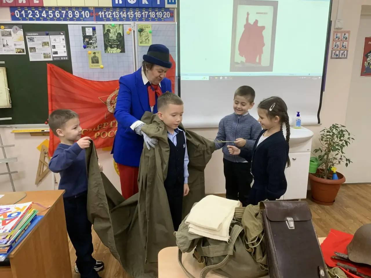 «И снова осень-зима 41-го...» — под этими словами оживают страницы книг «И снова осень-зима 41-го...» — под этими словами оживают страницы книг