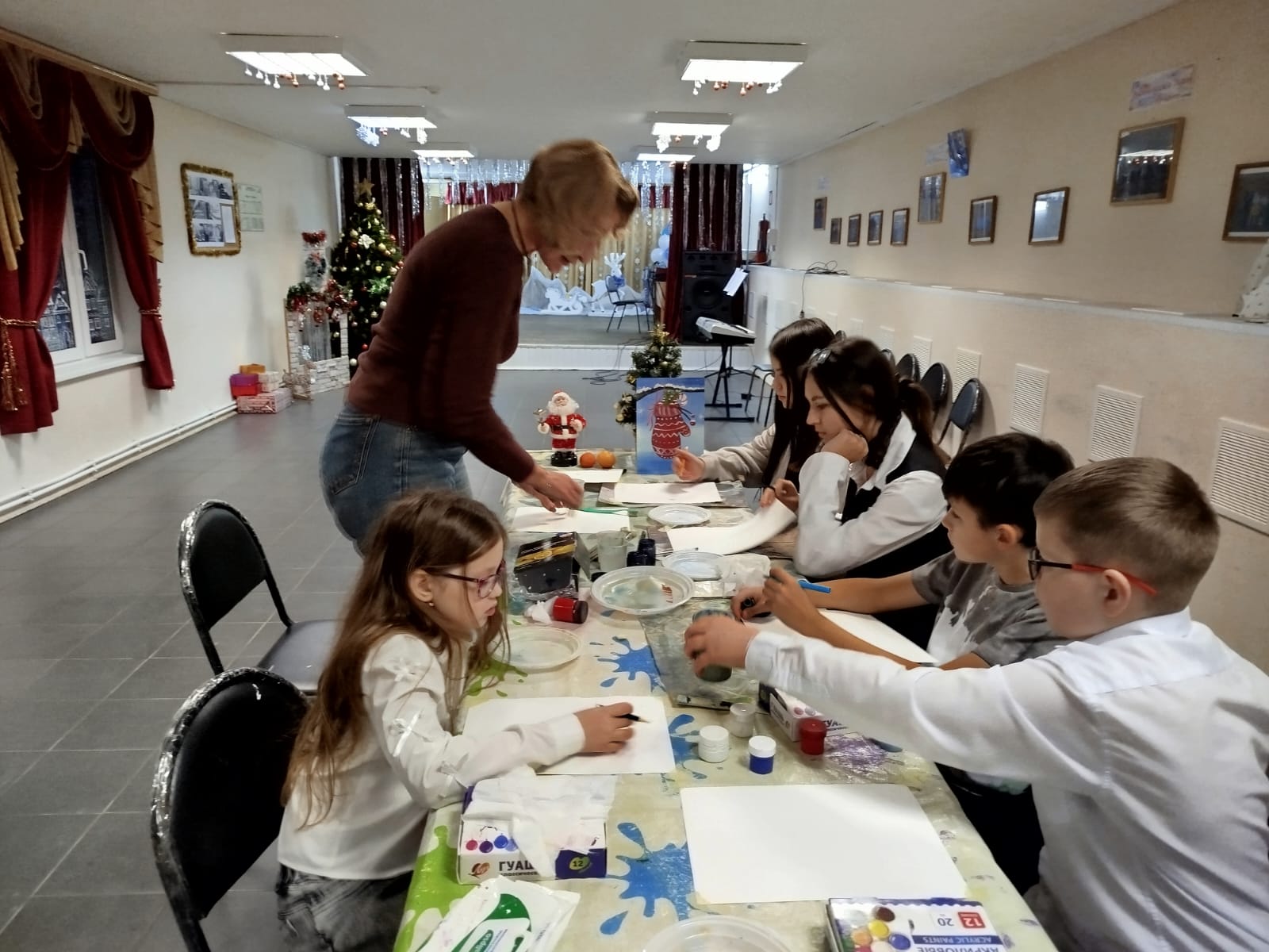 Наши новости. Мастер - класс "Мастерство Новогодья" прошел в с. Молоди м.о. Чехов Наши новости. Мастер - класс "Мастерство Новогодья" прошел в с. Молоди м.о. Чехов