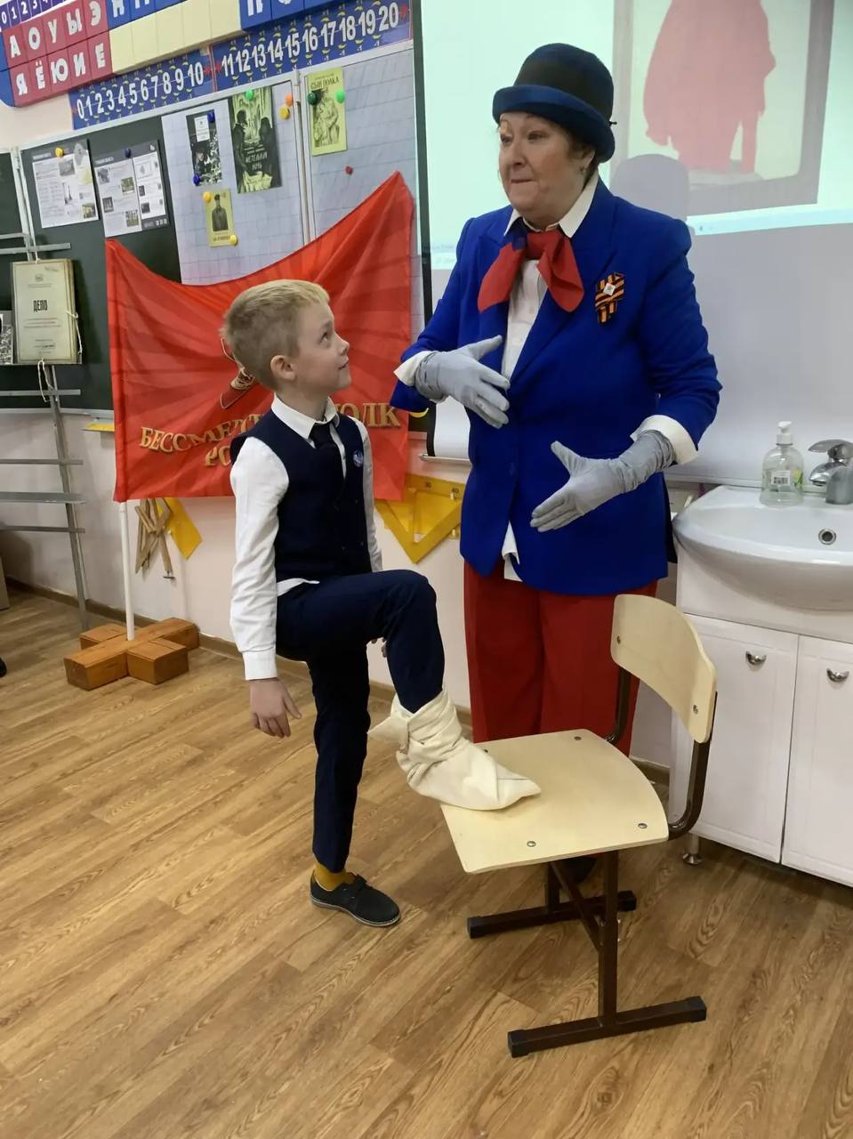 «И снова осень-зима 41-го...» — под этими словами оживают страницы книг «И снова осень-зима 41-го...» — под этими словами оживают страницы книг