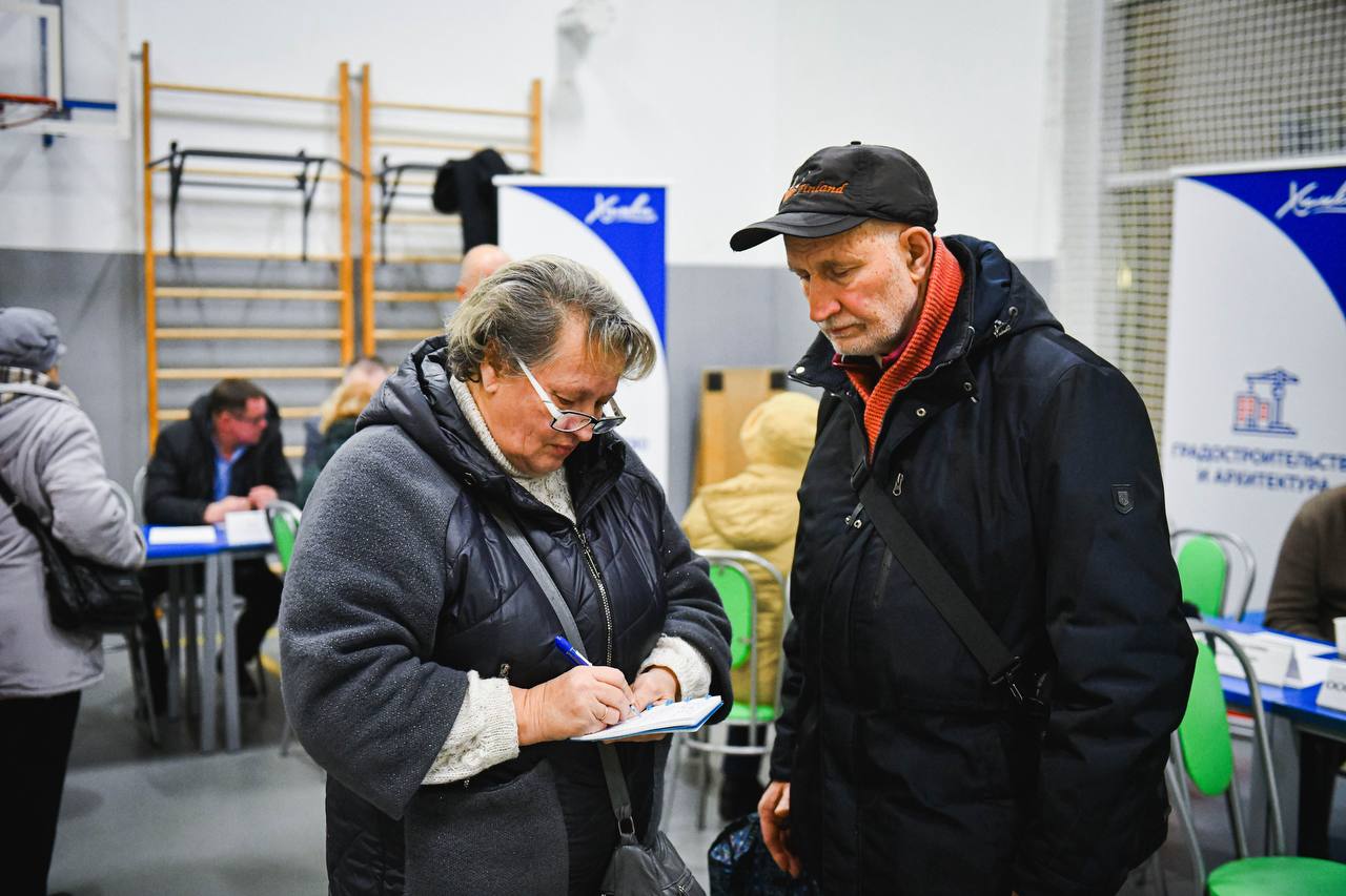 Для жителей микрорайона Подрезково провели выездную администрацию Для жителей микрорайона Подрезково провели выездную администрацию