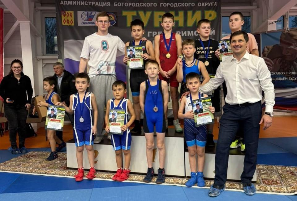 В спортивном зале единоборств ФОК «Акрихин» состоялись первые Открытые соревнования по греко-римской борьбе среди юношей 2009-2018 г.р. Турнир был посвящен памяти героя специальной военной операции, тренера по греко-римской... В спортивном зале единоборств ФОК «Акрихин» состоялись первые Открытые соревнования по греко-римской борьбе среди юношей 2009-2018 г.р. Турнир был посвящен памяти героя специальной военной операции, тренера по греко-римской...