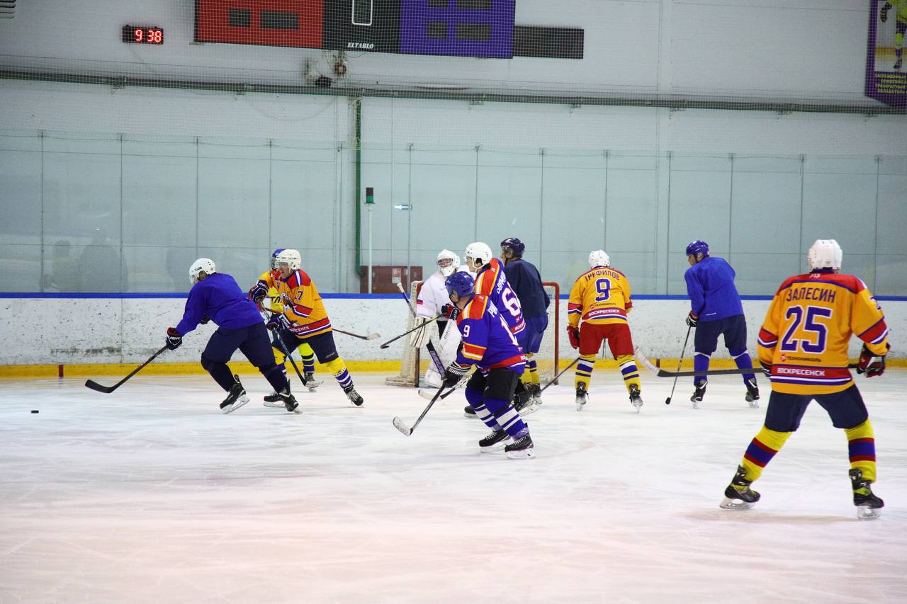 Ледовый спортивный дворец «Химик» в Воскресенске вновь стал местом притяжения для любителей хоккея старшего поколения Ледовый спортивный дворец «Химик» в Воскресенске вновь стал местом притяжения для любителей хоккея старшего поколения